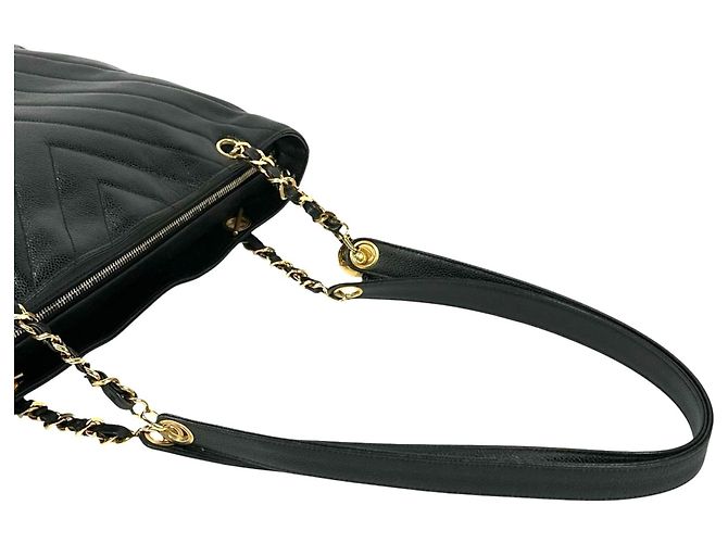 Bolsa de Ombro Tote com Corrente Chanel em Pele de Bezerro Grão Preto - vista 15