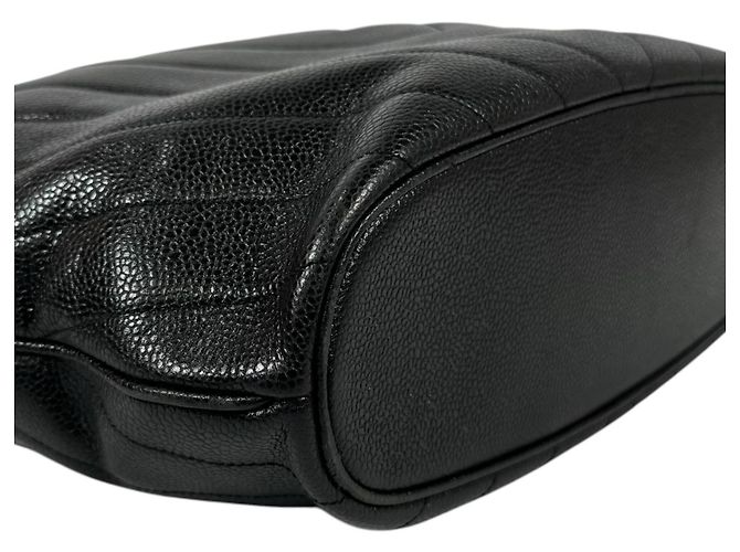 Bolsa de Ombro Tote com Corrente Chanel em Pele de Bezerro Grão Preto - vista 6