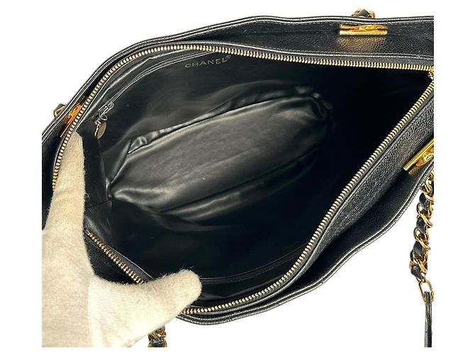 Bolsa de Ombro Tote com Corrente Chanel em Pele de Bezerro Grão Preto - vista 7