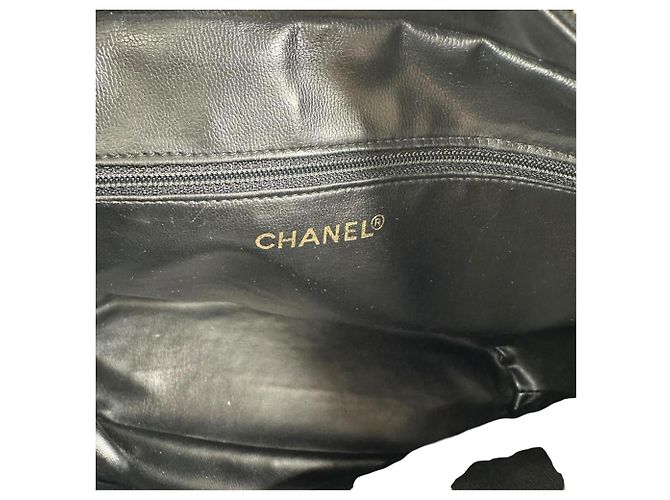 Bolsa de Ombro Tote com Corrente Chanel em Pele de Bezerro Grão Preto - vista 8