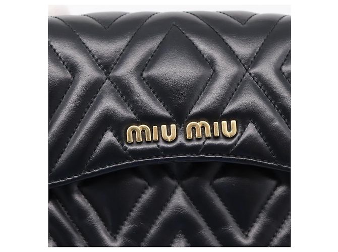 Bolsa de Ombro com Corrente Miu Miu Couro Preto Dourado Auth 207621SAM - vista 17