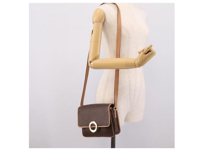 Céline Borsa a tracolla CELINE Macadam Canvas PVC Leather Brown Gold Auth 205063V Marrone D'oro - vista 25