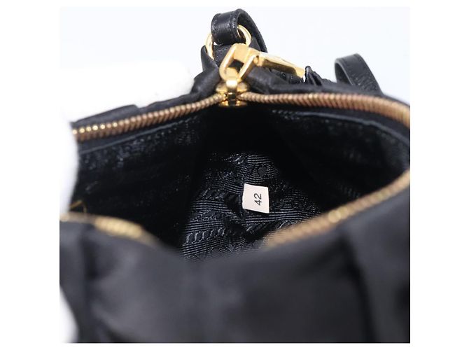Pochette PRADA Nylon Noir Or Auth 205459V Doré - vue 20
