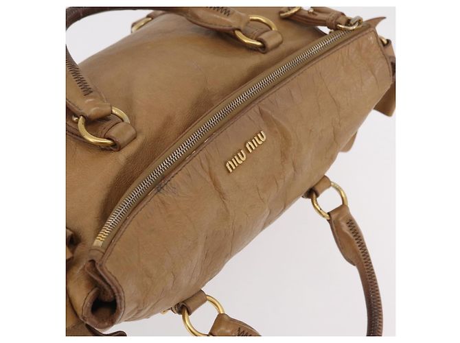 Bolsa de mão Miu Miu em couro 2way Bege Gold Auth 167657M Dourado - vista 14