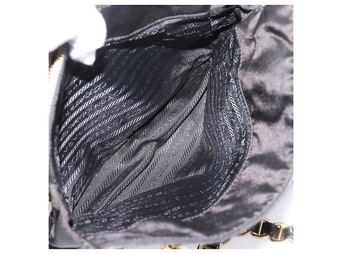 PRADA Chain Tote Bag aus Leder und Nylon Schwarz Gold Auth am12698V Golden - Ansicht 26