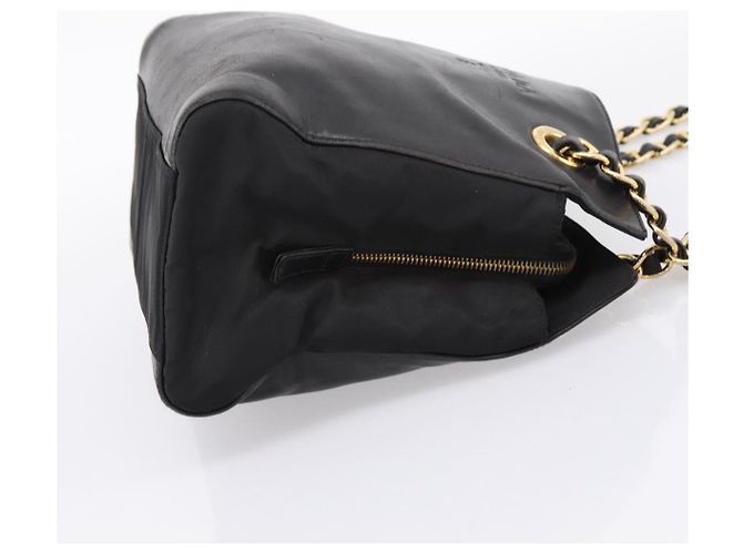 PRADA Chain Tote Bag aus Leder und Nylon Schwarz Gold Auth am12698V Golden - Ansicht 4
