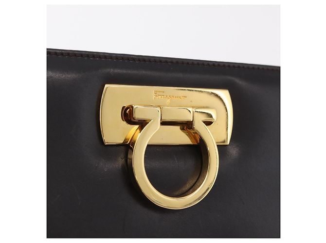 Borsa a tracolla Salvatore Ferragamo Gancini Chain in pelle marrone e oro Auth ka6429A - vista 18