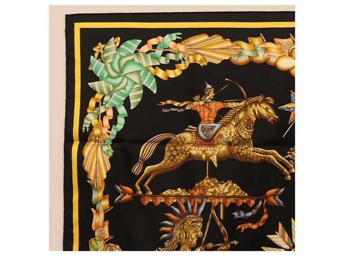 Hermès Pañuelo HERMES Carre 90 Seda Negro Amarillo Auth ki6865M - vista 2