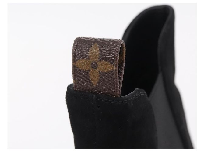 LOUIS VUITTON Bottines en daim 40 Noir LV Auth 204942M - vue 32
