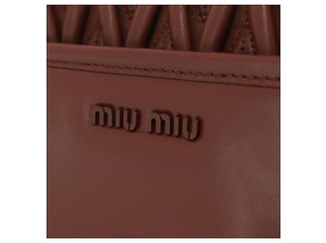 Borsa a tracolla Miu Miu Matelassé in pelle marrone tono oro Auth ka6427M - vista 20