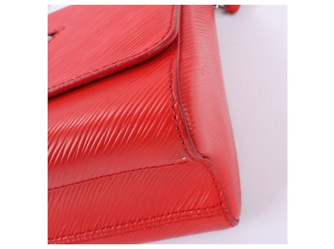 Borsa a tracolla Twist MM in pelle Epi Louis Vuitton in rosso M50523 Rosa - vista 12