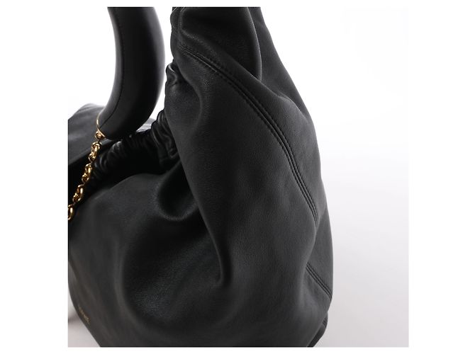 Bolsa de Ombro Loewe Squishy Bag em Couro com Corrente, Preto - vista 5
