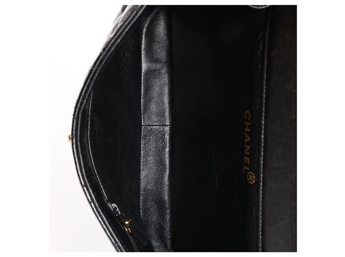 Borsa a tracolla con catena Chanel Double Face Matelasse in pelle verniciata nera Nero - vista 12