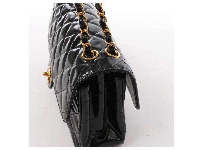 Borsa a tracolla con catena Chanel Double Face Matelasse in pelle verniciata nera Nero - vista 4