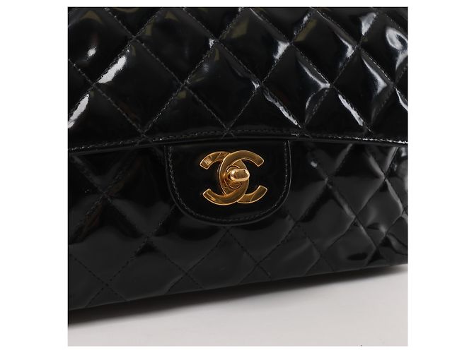 Borsa a tracolla con catena Chanel Double Face Matelasse in pelle verniciata nera Nero - vista 9