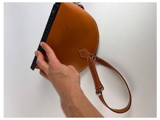 Courreges Vintage Courrèges Strukturierte Lederhandtasche mit Tragegriff Ende der 1990s Tan Kamel - Ansicht 9