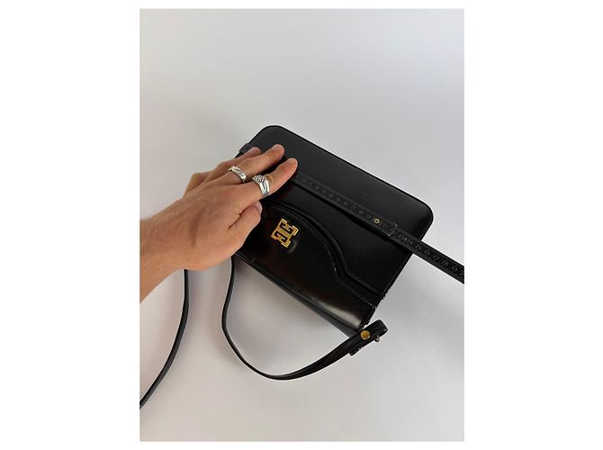 Vintage Givenchy 4G Logo Schultertasche mit Klappe Ende der 1970er Jahre Schwarz - Ansicht 10