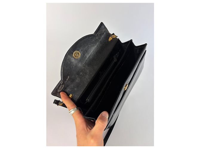 Vintage Givenchy 4G Logo Schultertasche mit Klappe Ende der 1970er Jahre Schwarz - Ansicht 3