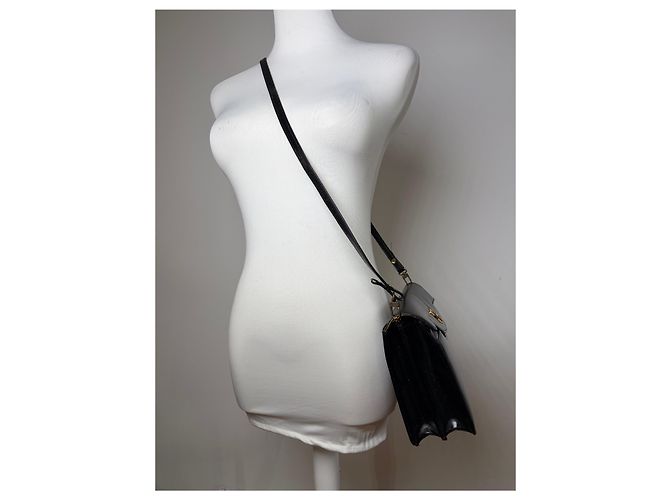 Vintage Givenchy 4G Logo Schultertasche mit Klappe Ende der 1970er Jahre Schwarz - Ansicht 6