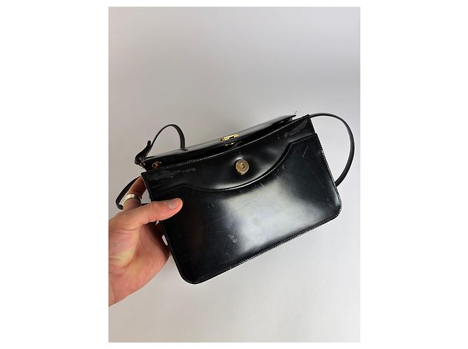 Vintage Givenchy 4G Logo Schultertasche mit Klappe Ende der 1970er Jahre Schwarz - Ansicht 8
