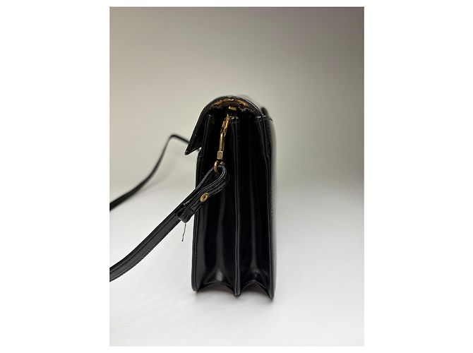 Vintage Givenchy 4G Logo Schultertasche mit Klappe Ende der 1970er Jahre Schwarz - Ansicht 9