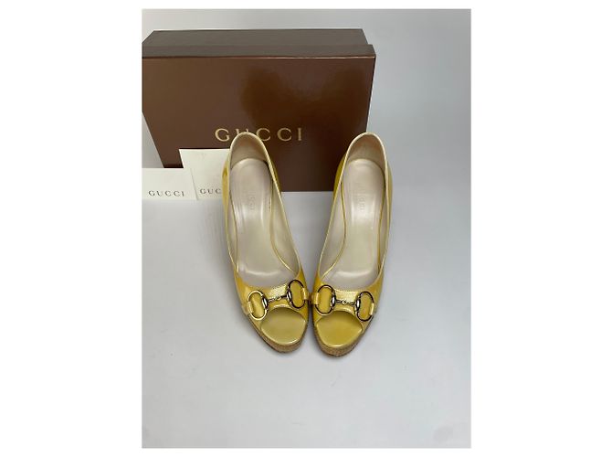 Décolleté platform peep-toe in vernice Gucci Vintage c. fine anni 2000 Giallo EU36.5 - vista 12