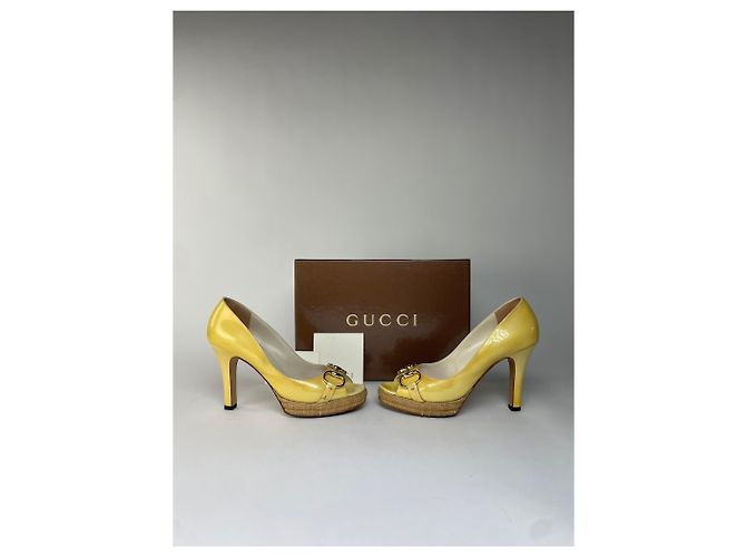 Décolleté platform peep-toe in vernice Gucci Vintage c. fine anni 2000 Giallo EU36.5 - vista 2