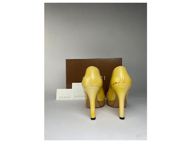 Décolleté platform peep-toe in vernice Gucci Vintage c. fine anni 2000 Giallo EU36.5 - vista 4