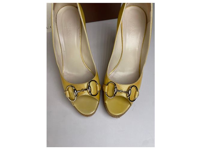 Décolleté platform peep-toe in vernice Gucci Vintage c. fine anni 2000 Giallo EU36.5 - vista 8