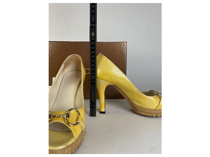 Décolleté platform peep-toe in vernice Gucci Vintage c. fine anni 2000 Giallo EU36.5 - vista 9