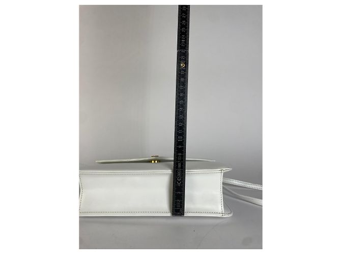 Vintage Givenchy 4G Logo Schultertasche mit Klappe Ende der 1970er White Weiß - Ansicht 13