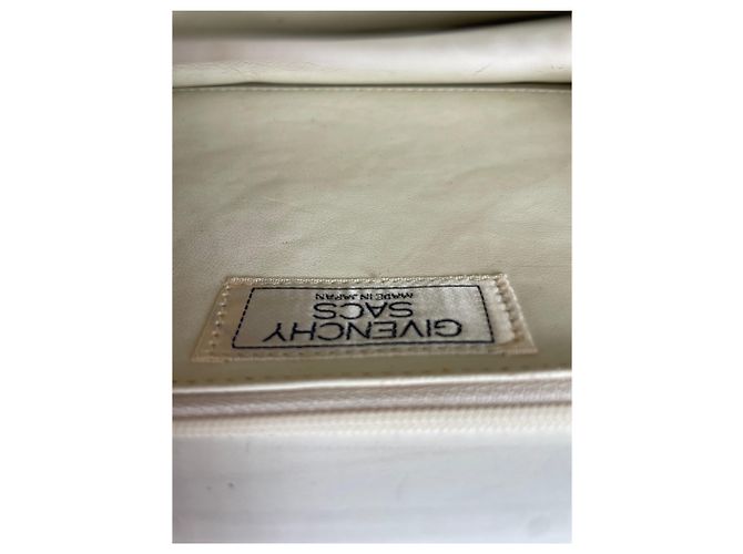 Vintage Givenchy 4G Logo Schultertasche mit Klappe Ende der 1970er White Weiß - Ansicht 5