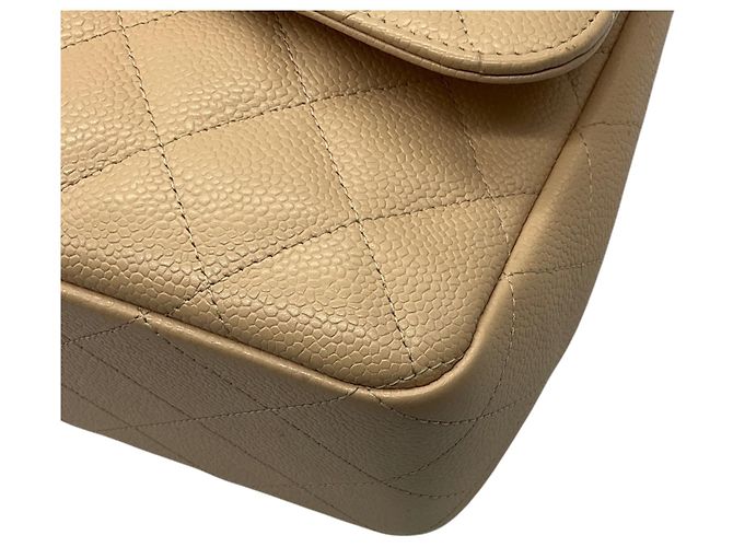 Bolsa Chanel Single Flap em couro caviar matelassê bege com alça de corrente e ferragens douradas - vista 13