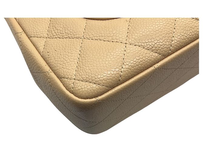 Bolsa Chanel Single Flap em couro caviar matelassê bege com alça de corrente e ferragens douradas - vista 14