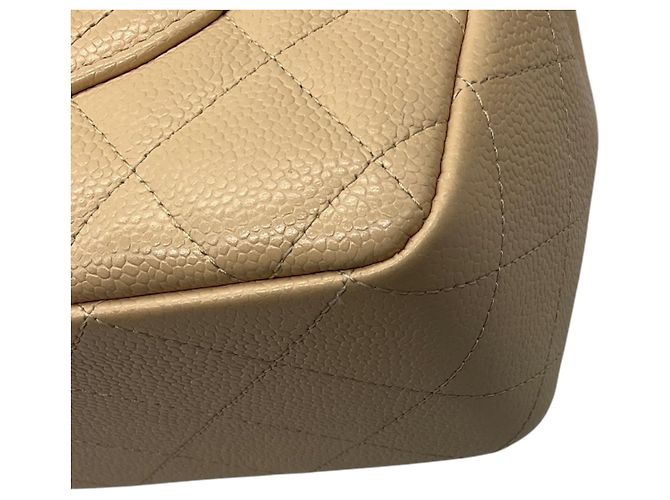 Bolsa Chanel Single Flap em couro caviar matelassê bege com alça de corrente e ferragens douradas - vista 15