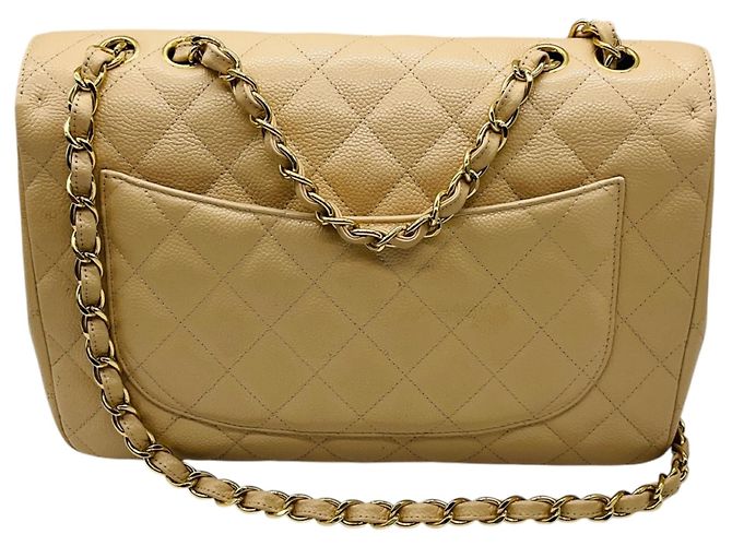 Bolsa Chanel Single Flap em couro caviar matelassê bege com alça de corrente e ferragens douradas - vista 3