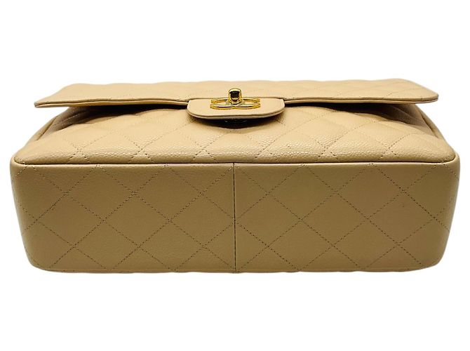 Bolsa Chanel Single Flap em couro caviar matelassê bege com alça de corrente e ferragens douradas - vista 4