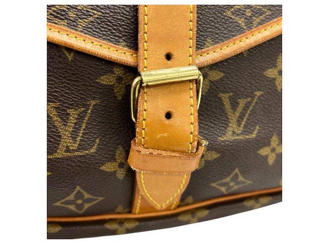 Bolso de hombro Louis Vuitton Saumur 35 Castaño - vista 17