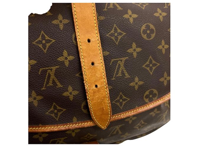 Bolso de hombro Louis Vuitton Saumur 35 Castaño - vista 18