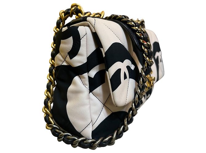 Bolso Chanel 19 Flap Bag Medium de seda estampada 2022 - vista 2