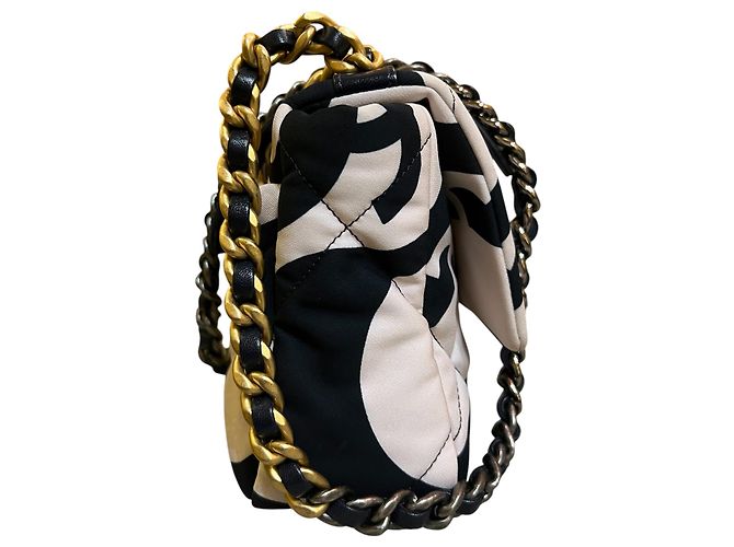 Bolso Chanel 19 Flap Bag Medium de seda estampada 2022 - vista 3