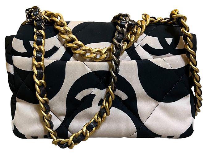 Bolso Chanel 19 Flap Bag Medium de seda estampada 2022 - vista 4