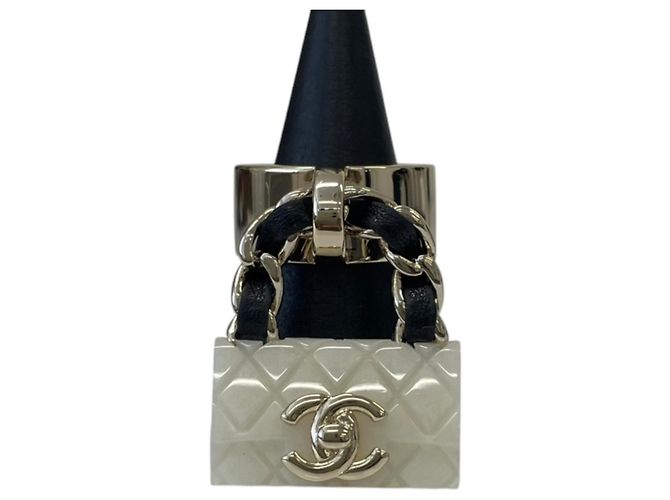Anillo Accesorio Matelassé Chanel B23C Negro Blanco Dorado - vista 2