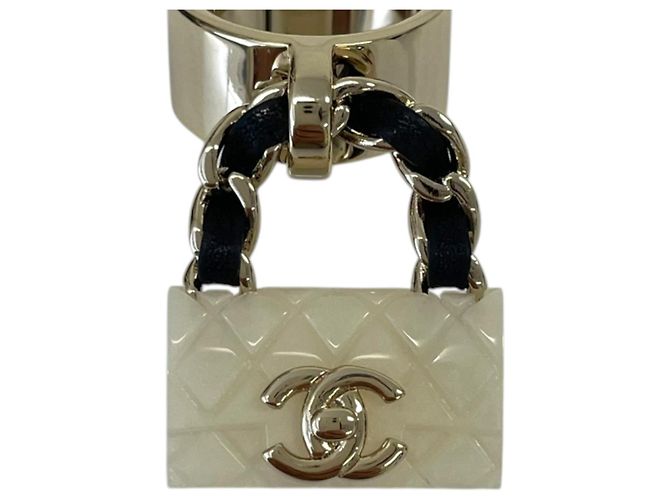 Anillo Accesorio Matelassé Chanel B23C Negro Blanco Dorado - vista 7