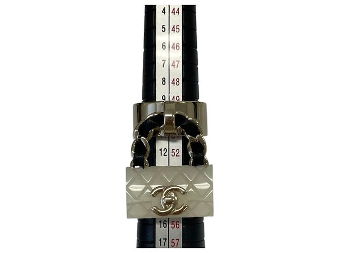 Anillo Accesorio Matelassé Chanel B23C Negro Blanco Dorado - vista 9