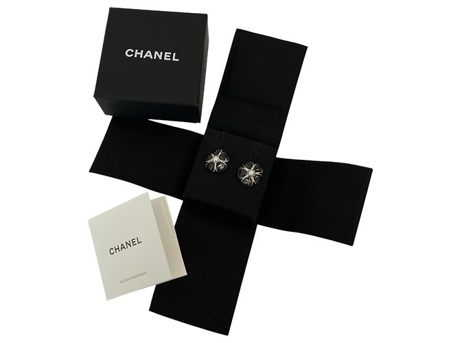 Chanel C26C 2026 Cruise Model Camellia Ohrstecker Schwarz - Ansicht 6