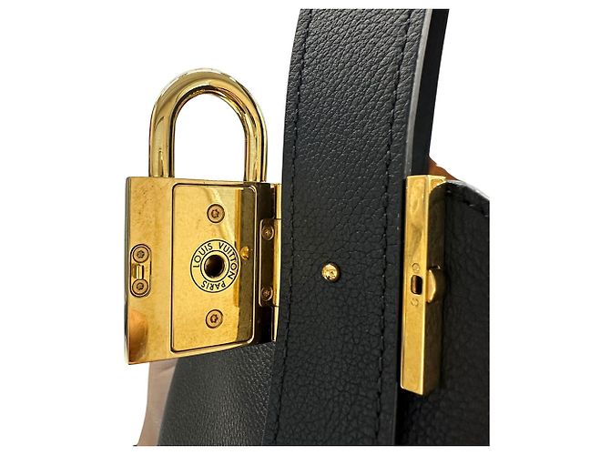 Louis Vuitton Grain Calf Lowkey Hobo MM Noir - vue 10