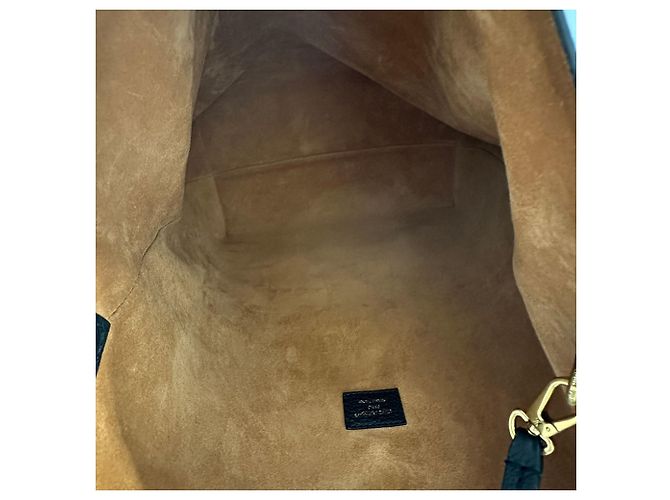 Louis Vuitton Grain Calf Lowkey Hobo MM Noir - vue 11