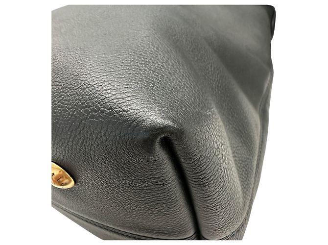 Louis Vuitton Grain Calf Lowkey Hobo MM Noir - vue 5