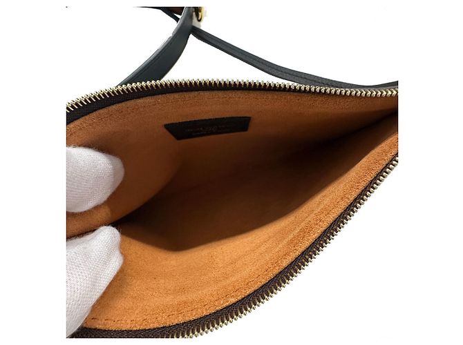 Louis Vuitton Grain Calf Lowkey Hobo MM Noir - vue 9